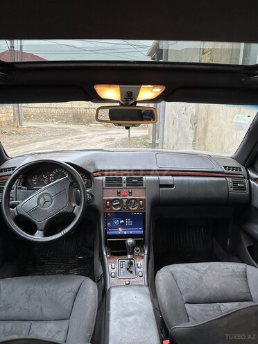 Mercedes E 230 1996, 273,627 km - 2.3 l - Bakı