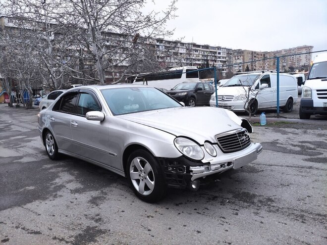 Mercedes E 270 2002, 239,421 km - 2.7 l - Bakı