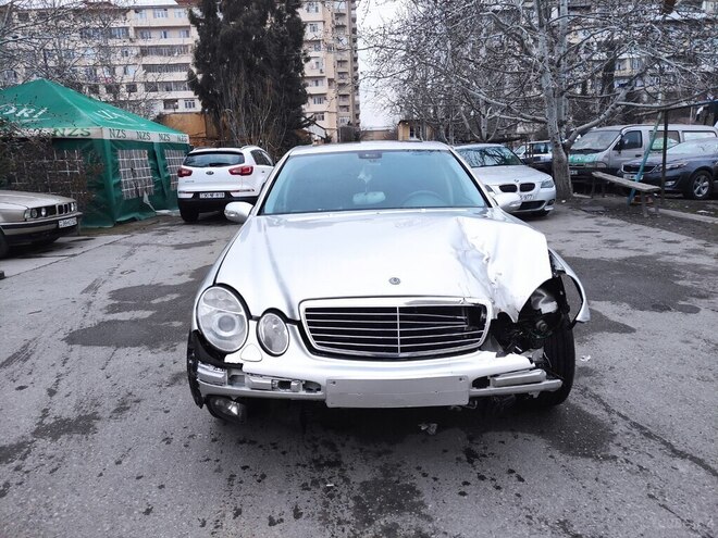 Mercedes E 270 2002, 239,421 km - 2.7 l - Bakı