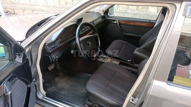 Mercedes E 200 1990, 350,000 km - 2.0 l - Zaqatala