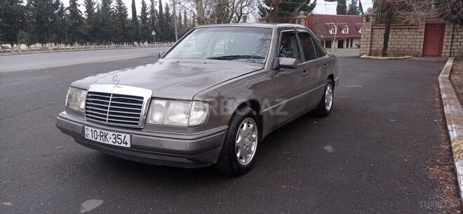 Mercedes E 200 1990, 350,000 km - 2.0 l - Zaqatala