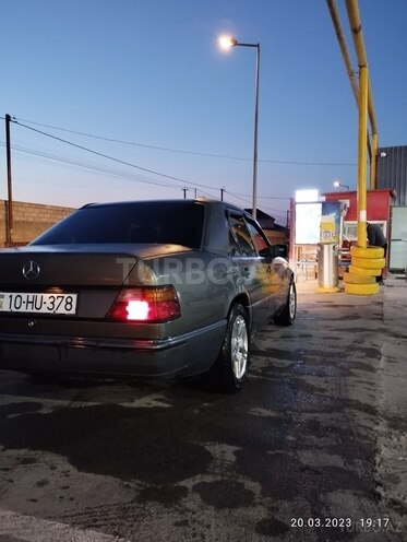 Mercedes E 250 1990, 300,000 km - 2.5 l - Bakı