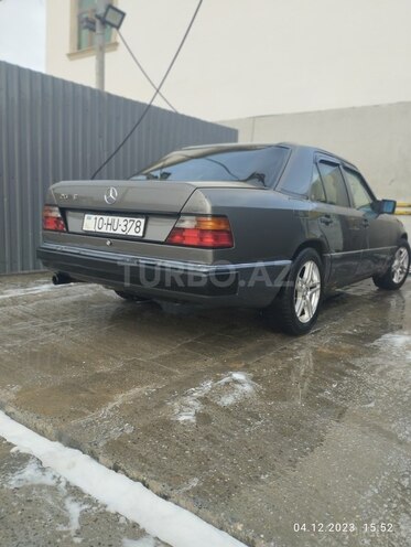 Mercedes E 250 1990, 300,000 km - 2.5 l - Bakı