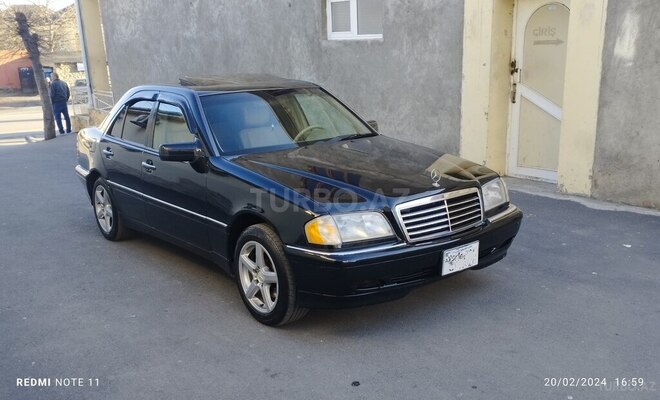 Mercedes C 230 2000, 167,000 km - 2.3 л - Balakən