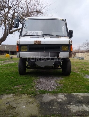 Mercedes 208 D 1993, 500,000 km - 2.3 л - Zaqatala