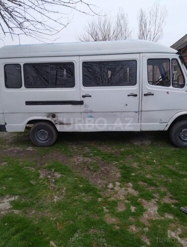 Mercedes 208 D 1993, 500,000 km - 2.3 л - Zaqatala