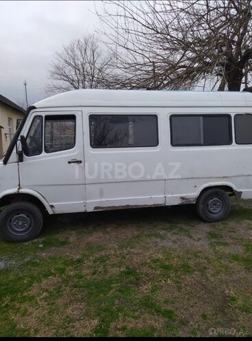 Mercedes 208 D 1993, 500,000 km - 2.3 л - Zaqatala
