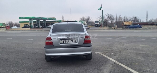 Opel Vectra 1997, 297,000 km - 1.6 l - Ucar