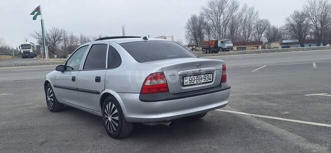 Opel Vectra 1997, 297,000 km - 1.6 l - Ucar