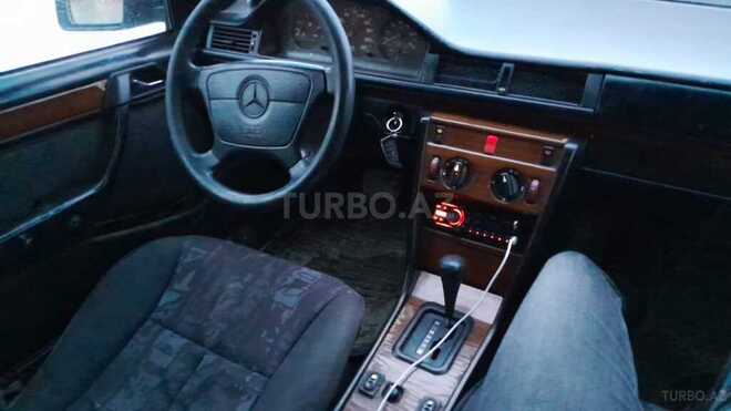 Mercedes E 250 1994, 250,000 km - 2.5 l - Füzuli