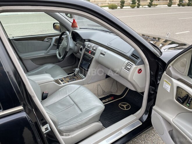 Mercedes E 320 2002, 155,836 km - 3.2 l - Bakı