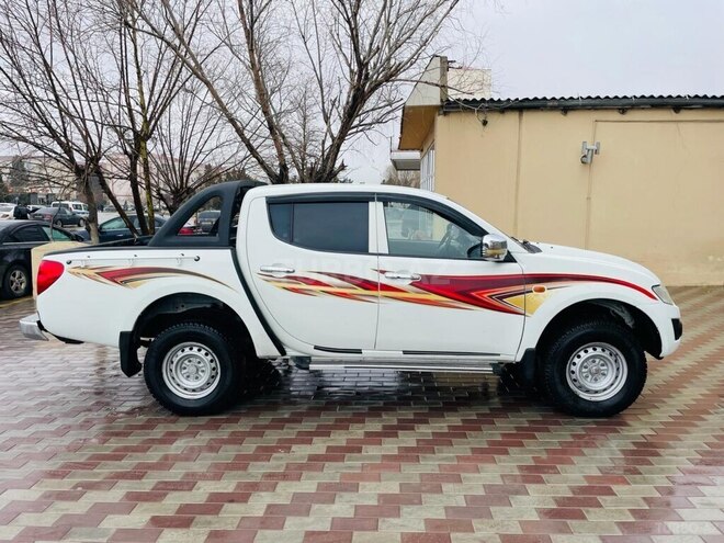 Mitsubishi L200 2009, 245,000 km - 2.5 л - Bakı