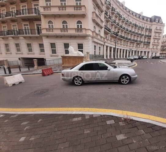 Mercedes E 300 1999, 100,000 km - 3.0 l - Bakı