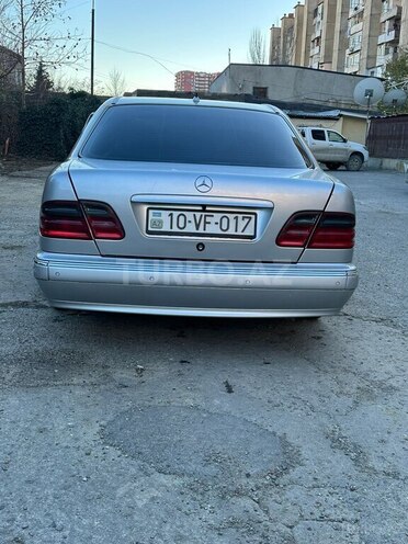 Mercedes E 320 2001, 486,573 km - 3.2 l - Bakı