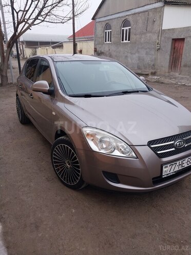 Kia Ceed 2008, 290,000 km - 2.0 l - Tovuz
