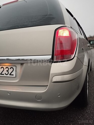 Opel Astra 2006, 306,000 km - 1.6 l - Şəki