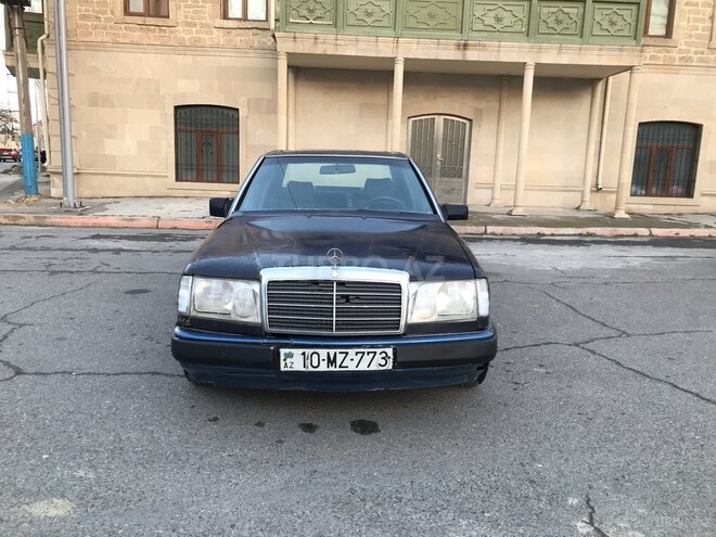 Mercedes E 220 1993, 404,000 km - 2.2 l - Bakı