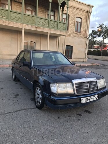 Mercedes E 220 1993, 404,000 km - 2.2 l - Bakı
