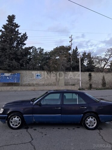 Mercedes E 220 1993, 404,000 km - 2.2 l - Bakı