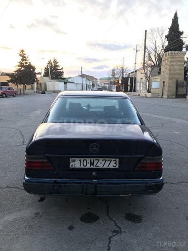 Mercedes E 220 1993, 404,000 km - 2.2 l - Bakı