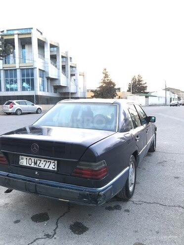 Mercedes E 220 1993, 404,000 km - 2.2 l - Bakı