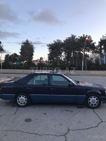 Mercedes E 220 1993, 404,000 km - 2.2 l - Bakı