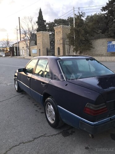 Mercedes E 220 1993, 404,000 km - 2.2 l - Bakı