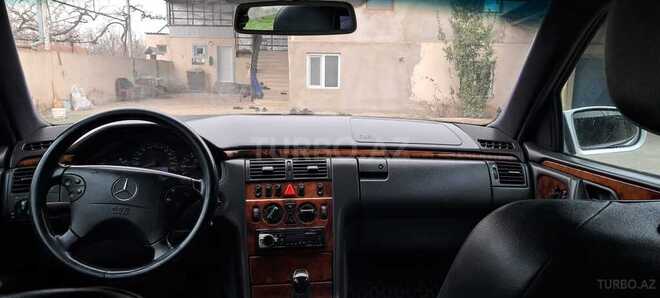Mercedes E 240 1999, 252,000 km - 2.4 l - Ağstafa