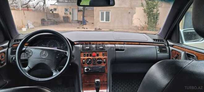 Mercedes E 240 1999, 252,000 km - 2.4 l - Ağstafa