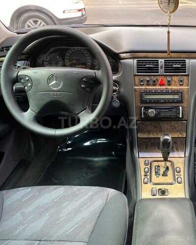 Mercedes E 270 2001, 400,446 km - 2.7 l - Qəbələ