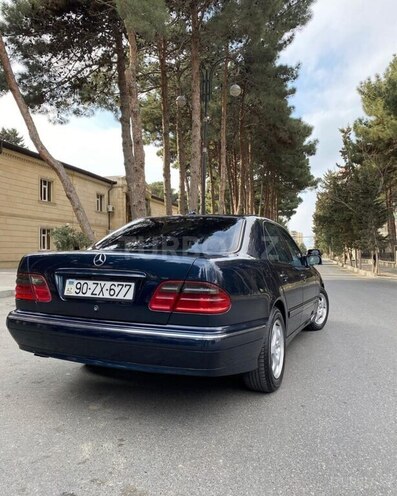 Mercedes E 270 2001, 400,446 km - 2.7 l - Qəbələ