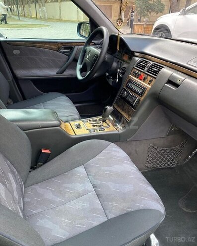Mercedes E 270 2001, 400,446 km - 2.7 l - Qəbələ
