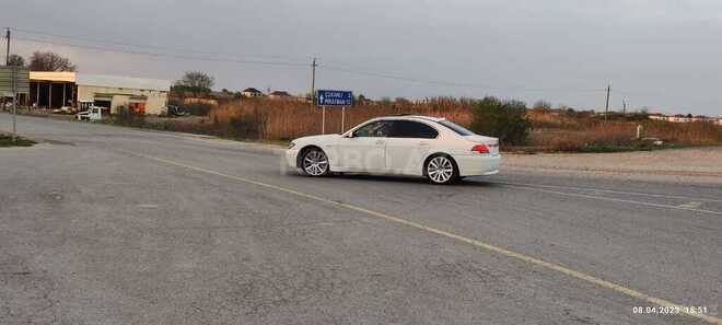 BMW 745 2003, 247,000 km - 4.4 l - Salyan