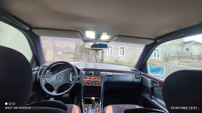 Mercedes E 230 1995, 453,000 km - 2.3 l - Quba