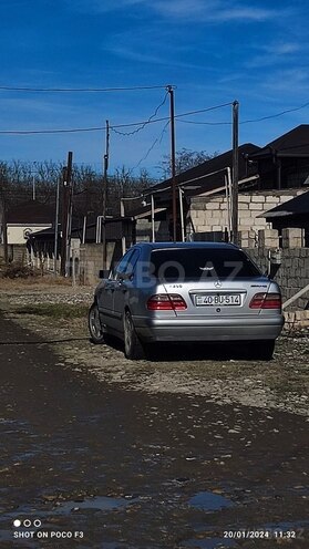 Mercedes E 230 1995, 453,000 km - 2.3 l - Quba