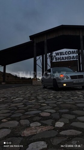 Mercedes E 230 1995, 453,000 km - 2.3 l - Quba