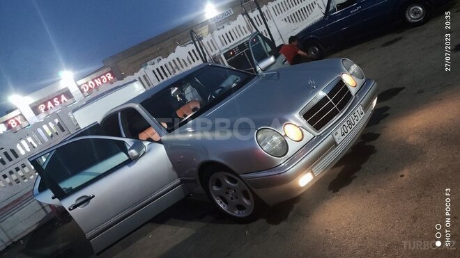 Mercedes E 230 1995, 453,000 km - 2.3 l - Quba
