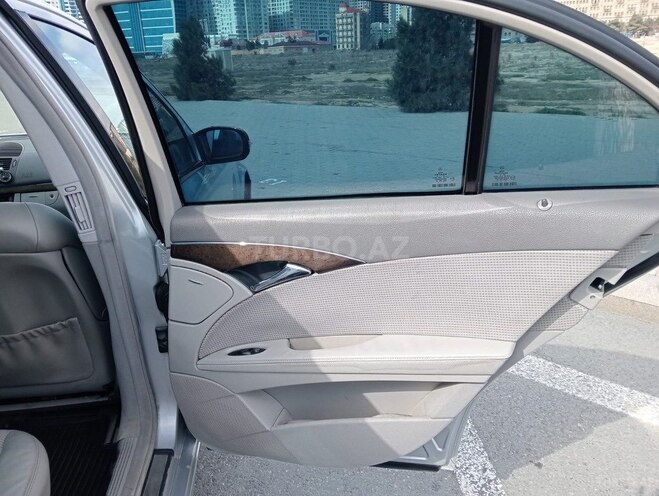 Mercedes E 320 2002, 299,000 km - 3.2 л - Bakı