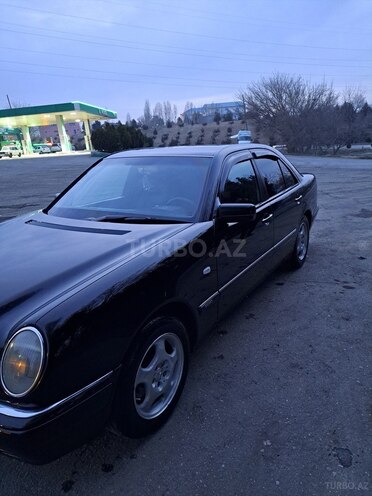 Mercedes E 220 1996, 527,000 km - 2.2 l - Naxçıvan