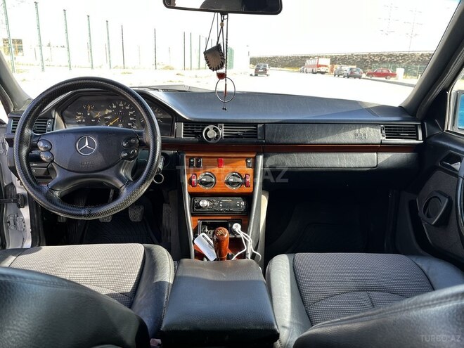 Mercedes E 200 1995, 199,000 km - 2.0 l - Bakı