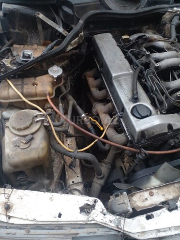 Mercedes E 200 1990, 444,440 km - 2.0 l - Salyan