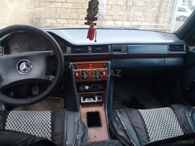 Mercedes E 200 1990, 444,440 km - 2.0 l - Salyan