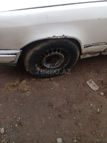Mercedes E 200 1990, 444,440 km - 2.0 l - Salyan