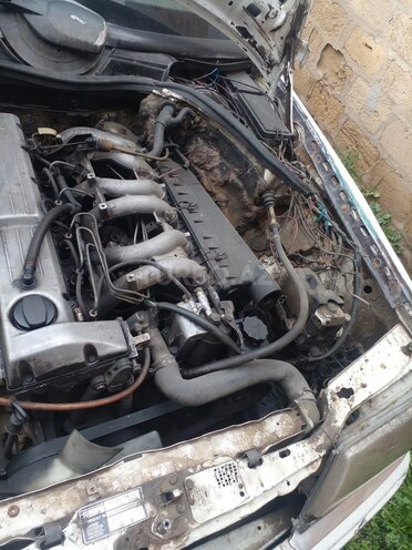 Mercedes E 200 1990, 444,440 km - 2.0 l - Salyan