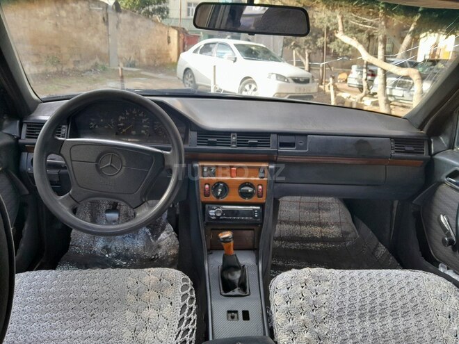 Mercedes E 200 1991, 214,567 km - 2.0 l - Bakı