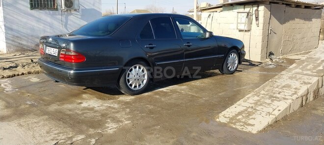 Mercedes E 270 2000, 520,969 km - 2.7 л - Salyan