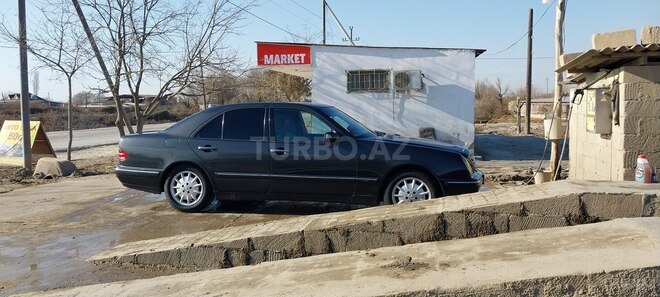 Mercedes E 270 2000, 520,969 km - 2.7 л - Salyan