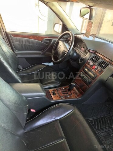 Mercedes E 200 2000, 303,000 km - 2.0 l - Bakı