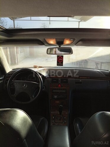 Mercedes E 200 2000, 303,000 km - 2.0 l - Bakı