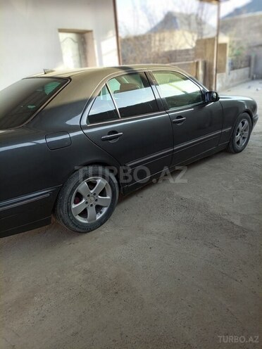 Mercedes E 200 2000, 303,000 km - 2.0 l - Bakı